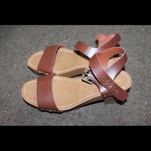 American Eagle brown sandals with heel